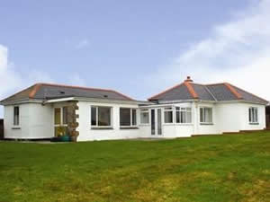 Self catering breaks at Rospletha Bungalow in Porthcurno, Cornwall