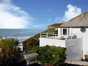 Self catering breaks at Dolphins Leap in Mawgan Porth, Cornwall