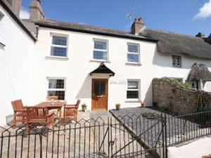 Self catering breaks at Tea Cosy Cottage in Marhamchurch, Cornwall