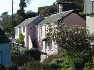 Self catering breaks at Pink Cottage in Bodinnick, Cornwall