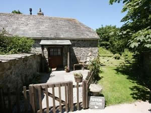 Self catering breaks at Pumpkin Cottage in St Kew, Cornwall