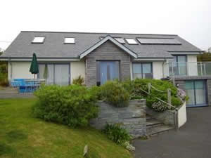 Self catering breaks at Windsong in Mawgan Porth, Cornwall