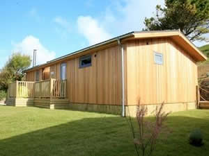 Self catering breaks at Lowarth in Mawgan Porth, Cornwall