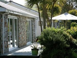 Self catering breaks at Lowenek in Mawgan Porth, Cornwall