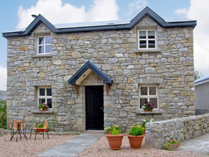 Self catering breaks at Roundstone in Connemara, County Galway