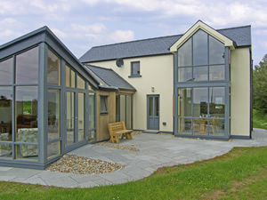 Self catering breaks at Tramore in Tramore Bay, County Waterford
