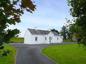 Self catering breaks at Boyle in Lough Key, County Roscommon