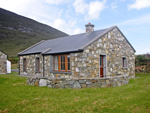 Self catering breaks at Dugort in Achill Island, County Mayo