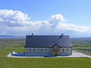 Self catering breaks at Kilkee in Loop Head Peninsula, County Clare