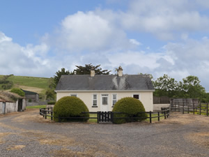 Self catering breaks at Castlebaldwin in Lough Arrow, County Sligo