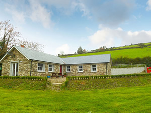 Self catering breaks at Tinahely in Wicklow Mountains, County Wicklow