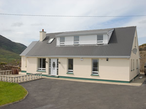 Self catering breaks at Kilcar in Donegal Bay, County Donegal