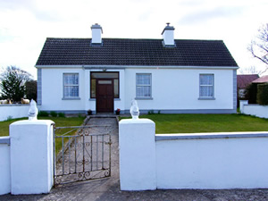 Self catering breaks at Kinvarra in Galway Bay, County Galway