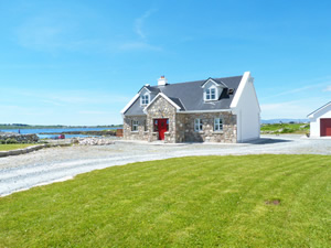 Self catering breaks at Rossaveal in Galway Bay, County Galway