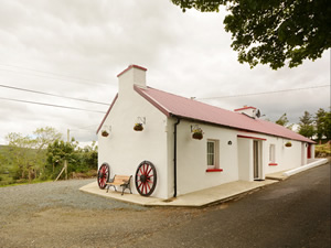 Self catering breaks at Ballybofey in Blue Stack Mountains, County Donegal