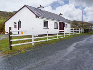 Self catering breaks at Glencolumbkille in Donegal Bay, County Donegal