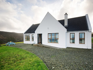 Self catering breaks at Kinnagoe Bay in Inishowen Peninsula, County Donegal