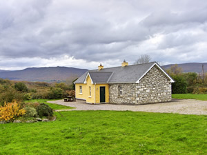 Self catering breaks at Glencar in Ring of Kerry, County Kerry