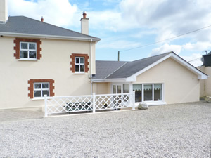 Self catering breaks at Tinahely in Wicklow Mountains, County Wicklow