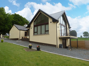 Self catering breaks at Blessington in Wicklow Mountains, County Wicklow