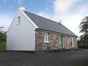Self catering breaks at Toormakeady in Lough Mask, County Mayo