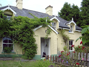 Self catering breaks at Rathdrum in Brittas Bay, County Wicklow