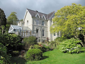 Self catering breaks at Cobh in Cork Harbour, County Cork