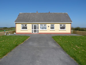 Self catering breaks at Claremorris in Lough Mask, County Mayo