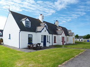 Self catering breaks at Dunmore East in Waterford Harbour, County Waterford