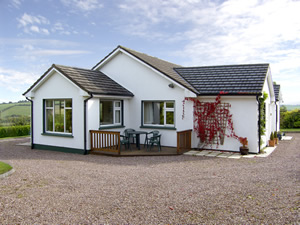 Self catering breaks at Ladysbridge in Ballycotton Bay, County Cork