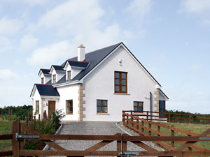 Self catering breaks at Ballintubber in Lough Mask, County Mayo