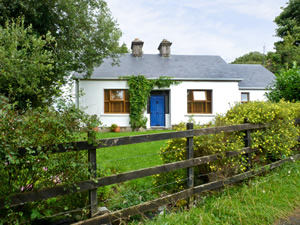 Self catering breaks at Pontoon in Lough Conn, County Mayo