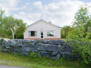 Self catering breaks at Ballinrobe in Lough Mask, County Mayo