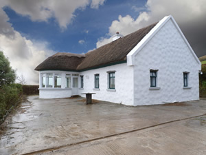 Self catering breaks at Tourmakeady in Lough Mask, County Mayo
