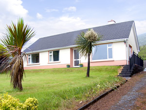 Self catering breaks at Ballydavid in Dingle Peninsula, County Kerry