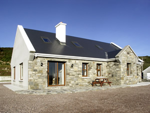 Self catering breaks at Roundstone in Connemara, County Galway