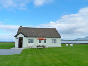 Self catering breaks at Ballyferriter in Dingle Peninsula, County Kerry