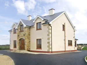 Self catering breaks at Carrick-On-Shannon in Lough Key, County Leitrim