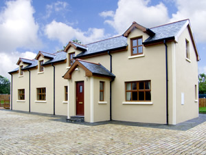 Self catering breaks at Dunkineely in Donegal Bay, County Donegal
