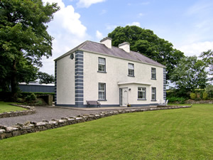 Self catering breaks at Castlebar in Clew Bay, County Mayo