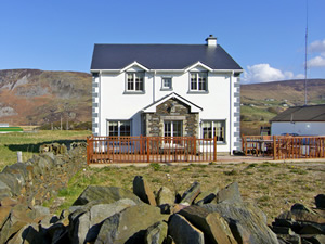 Self catering breaks at Glencolumbkille in Donegal Bay, County Donegal