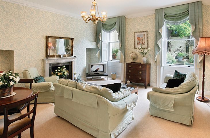 Self catering breaks at The Royal Crescent Garden Apartment in Bath, Somerset