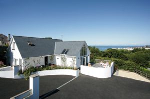 Self catering breaks at Plas Bach in Aberporth, Ceredigion