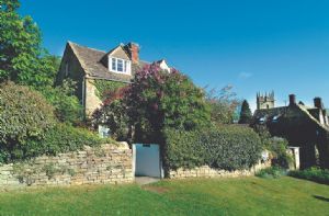 Self catering breaks at Bank Cottage in Longborough, Gloucestershire