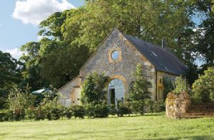 Self catering breaks at Coach House in Hawling, Gloucestershire