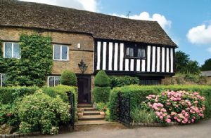 Self catering breaks at Tudor End in Kings Sutton, Oxfordshire