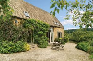 Self catering breaks at Buckland Wood Barn in Broadway, Worcestershire