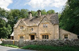 Self catering breaks at Bridge Cottage in Upper Swell, Gloucestershire