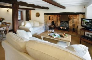 Self catering breaks at Inglenook Cottage in Broad Campden, Gloucestershire
