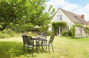 Self catering breaks at Moore Cottage in Bourton on the Water, Gloucestershire